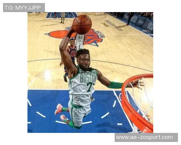 杰伦布朗半场表现抢眼13投6中贡献14分助力球队稳定火力